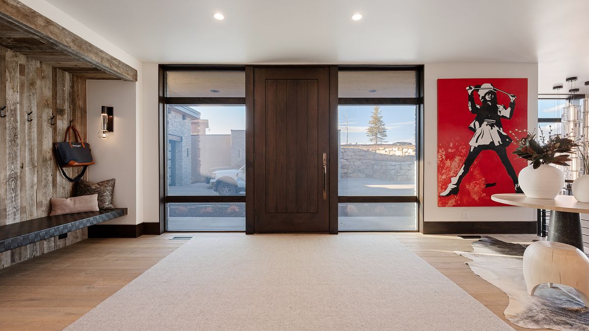 Grand Entry with Art