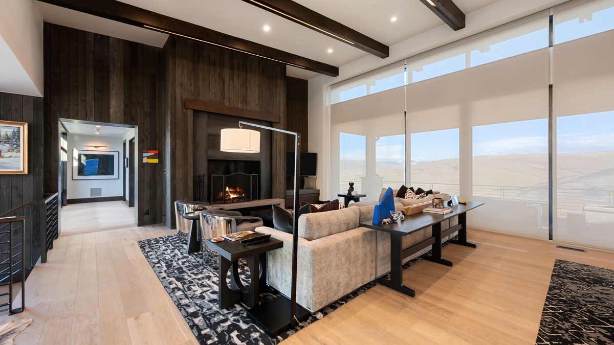 Living Room with Fireplace