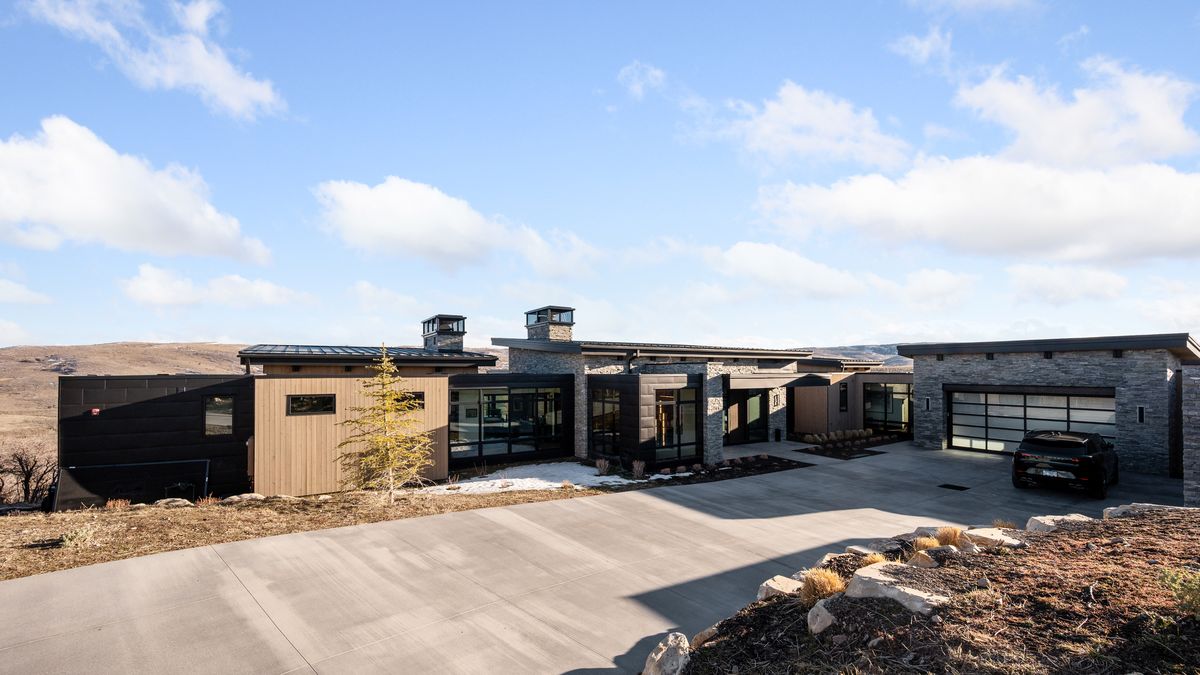 Mountain Estate Exterior
