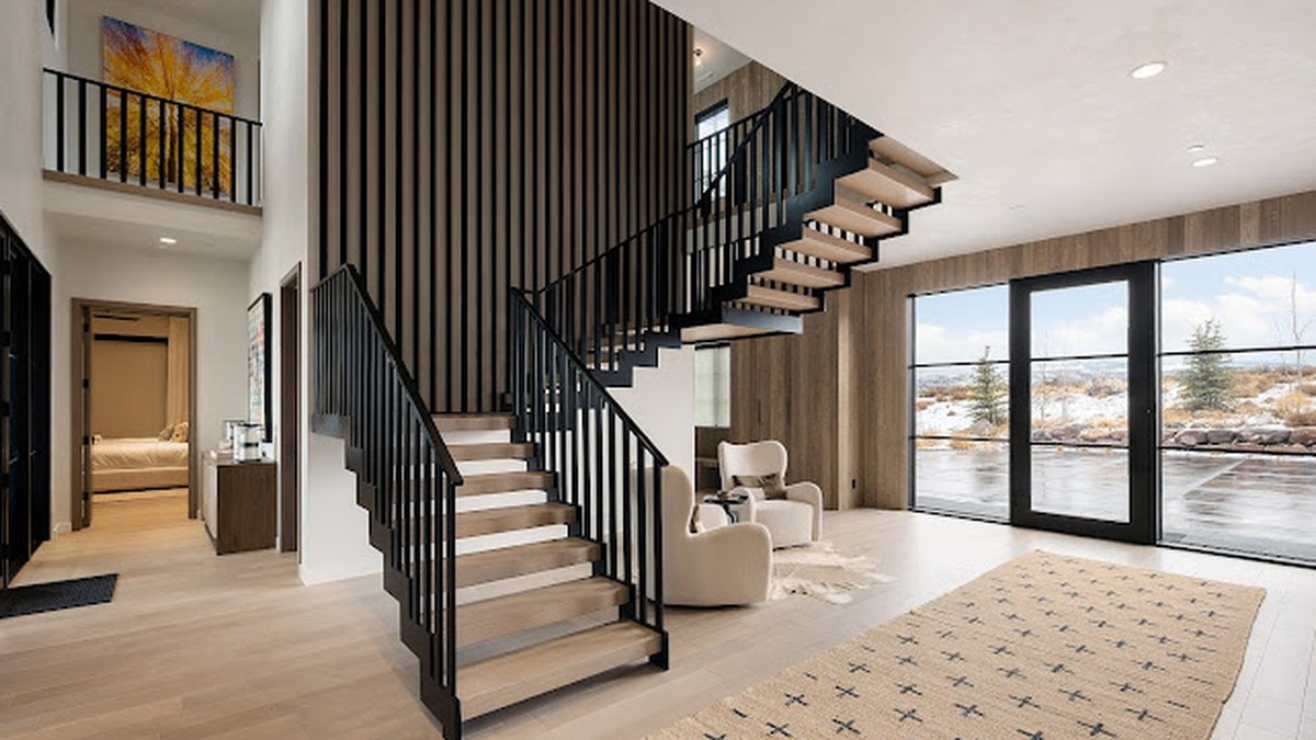 Grand Staircase Entry