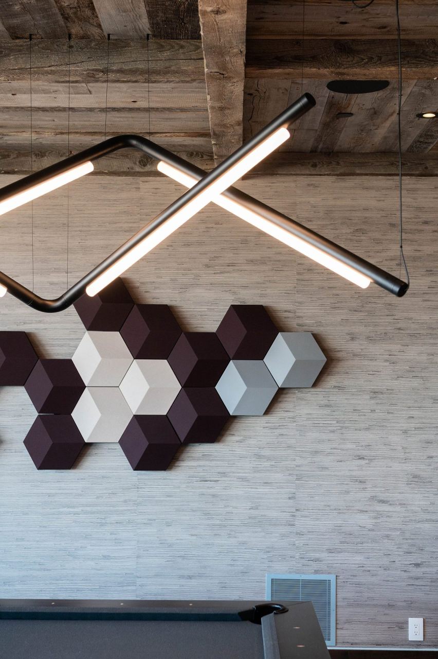 Modern dining space with hex chandelier &mdash; Wasatch Back home by Techi